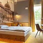 Hotel Tinytwice Wiesbaden