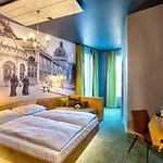 Tinytwice Hotel 3*